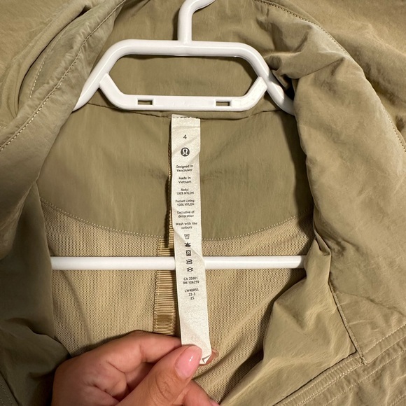 Lululemon lightweight hooded jacket - Picture 3 of 6